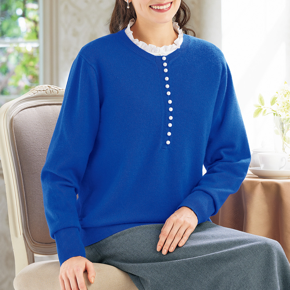 パール調ボタン使いカシミヤセーター