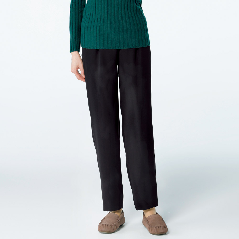 とろみテーパードパンツ