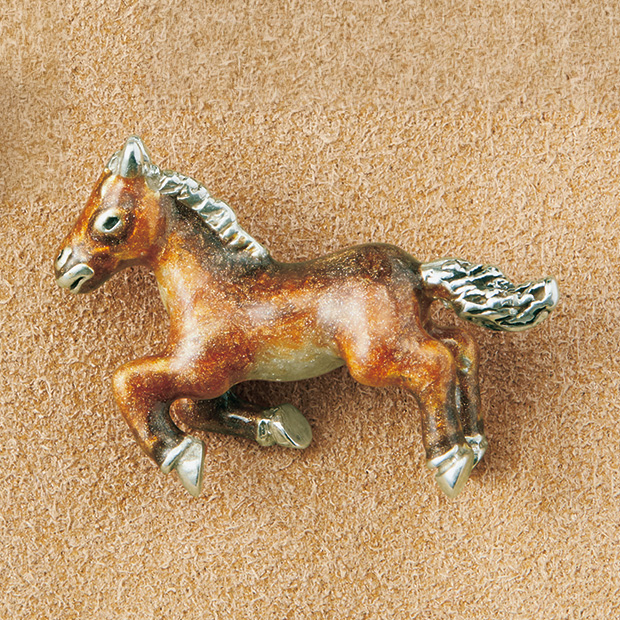 ピンブローチ／ウマ