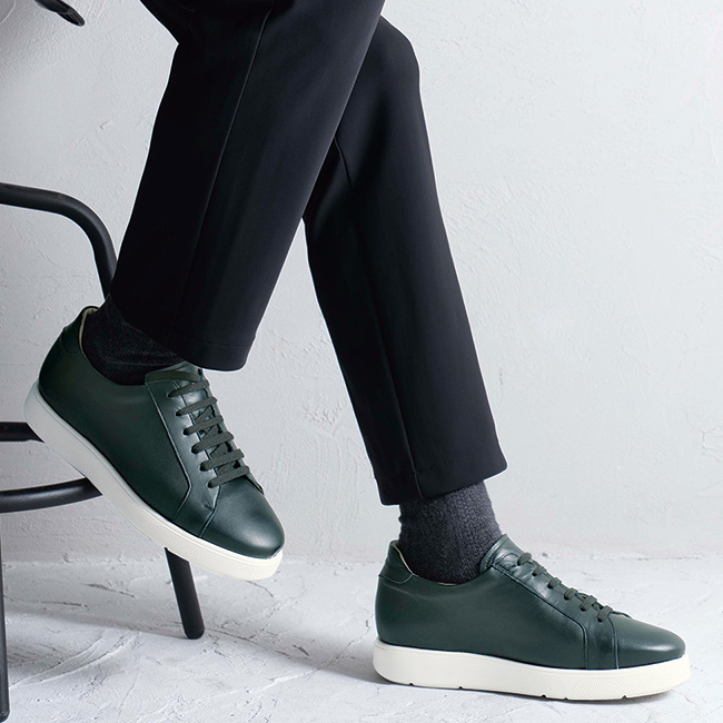 ヒールアップ･スタイリッシュレザースニーカー