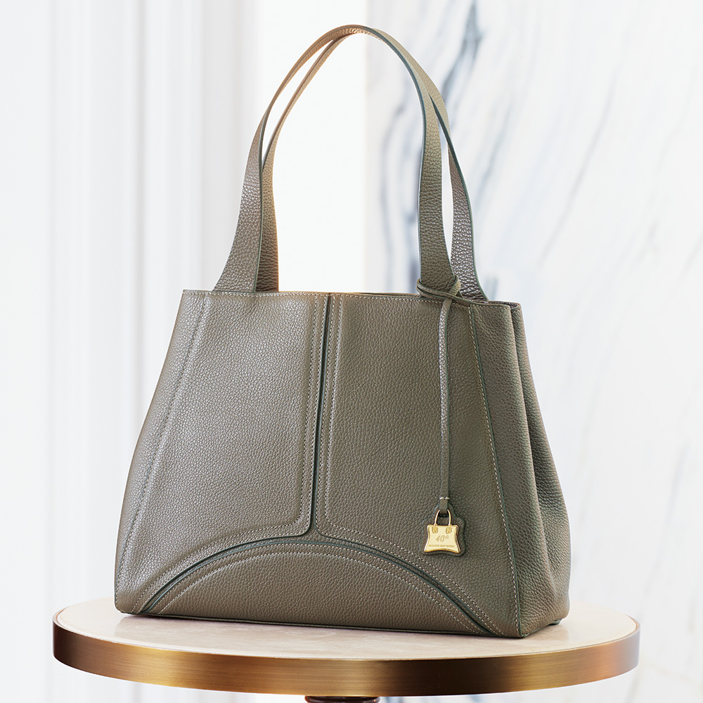 レザーショルダーバッグ