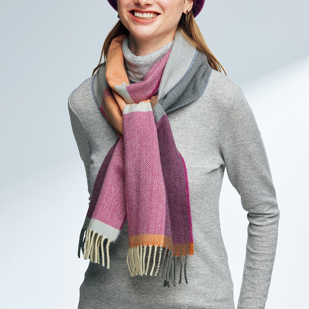 多色使いのウールマフラー