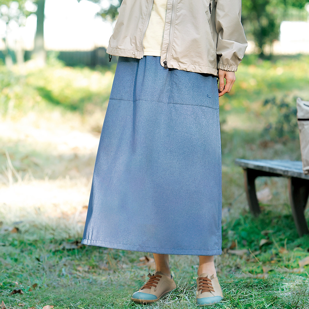 スコーロン素材のスカート