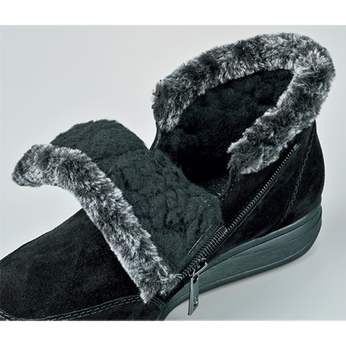 ファスナー使いボアブーツ