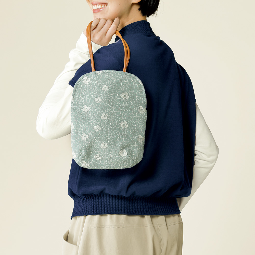 刺しゅうのミニバッグ