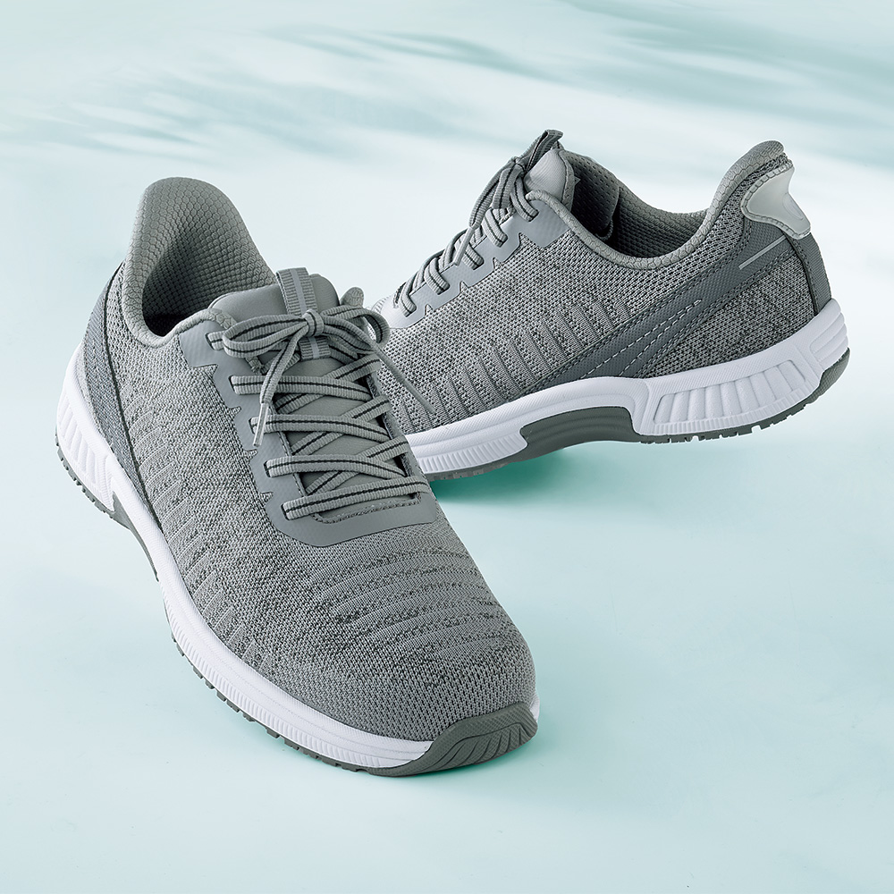 ハンズフリーの4E快適シューズ／YARI