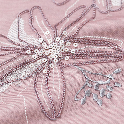 花刺しゅうプルオーバー