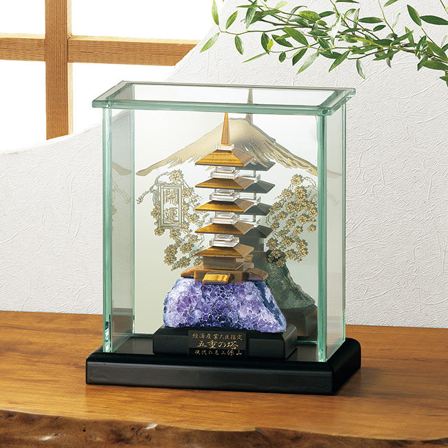 甲州水晶貴石細工／虎目石五重塔（ケース付）