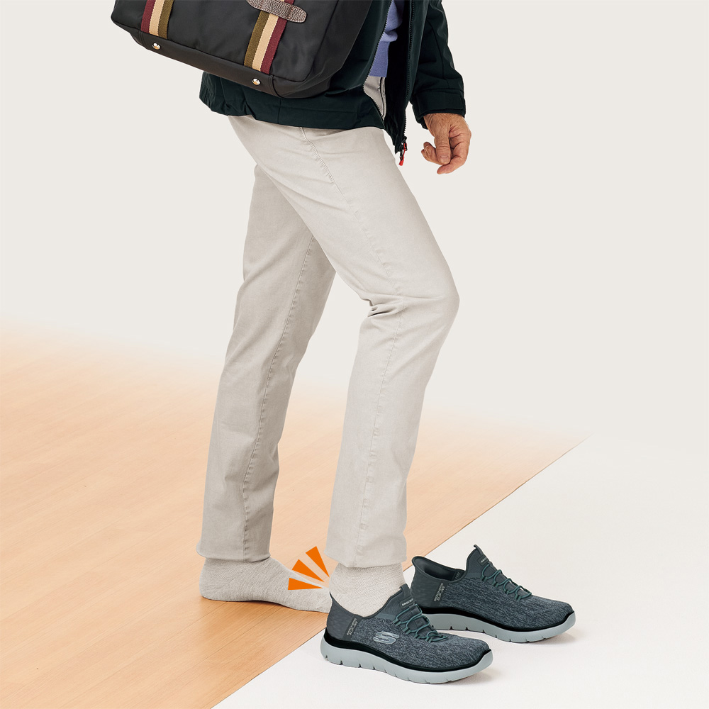 スリップインズ･伸びやかメッシュの4Eスニーカー