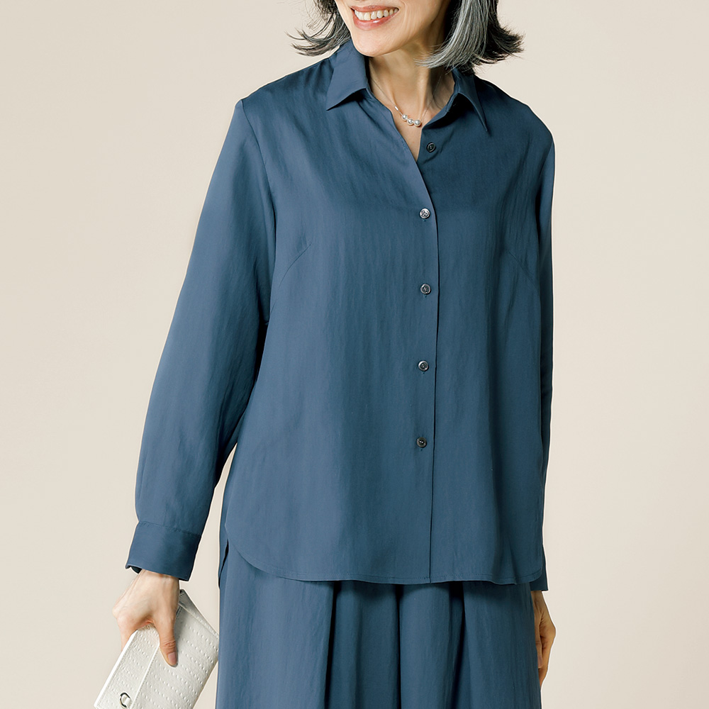 ツイル生地のブラウス