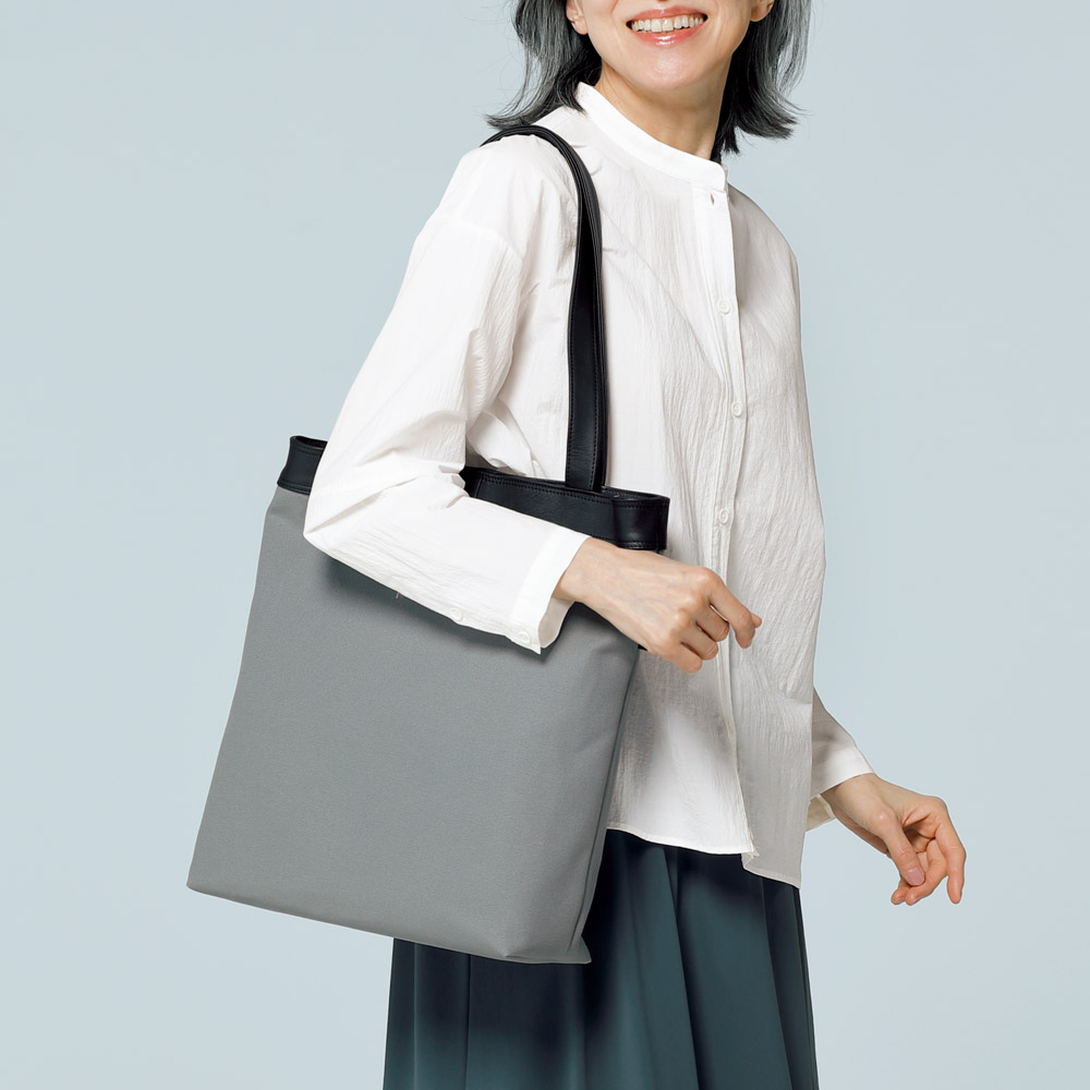 撥水帆布の軽量トートバッグ