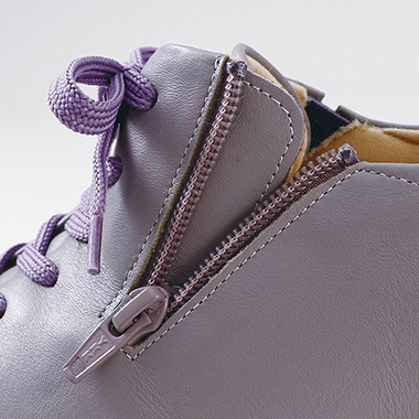 ファスナー付きレザースニーカー