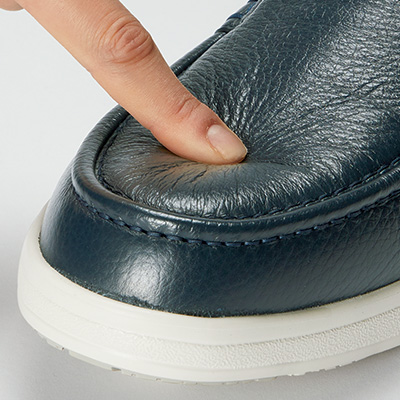 鹿革の軽量ウォーキングスリップオン