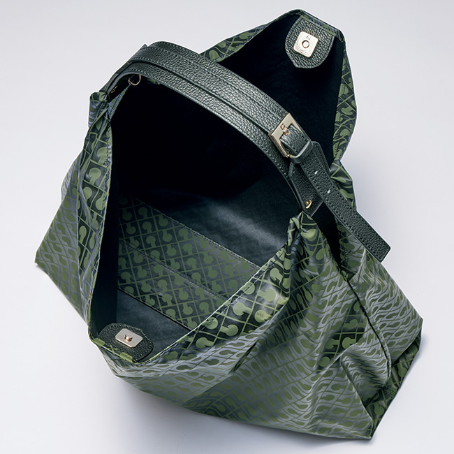 ショルダーバッグ/ミニバッグ付き