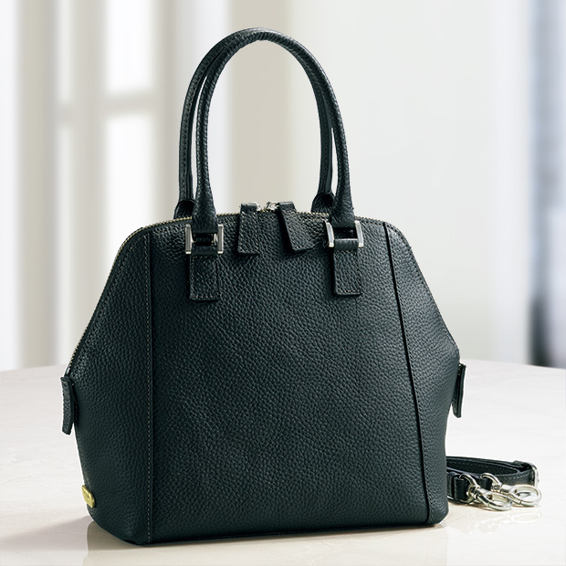 シュリンク加工レザーの2ウェイバッグ