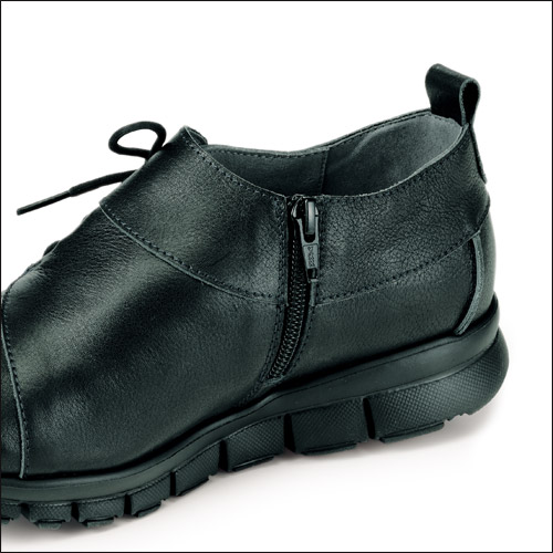 ふかふかソールのレザーブーティ