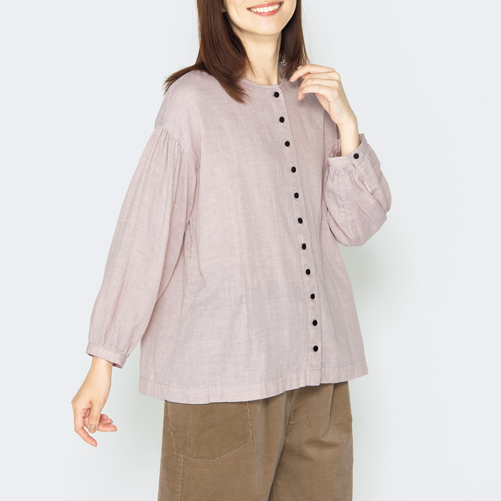 ダブルガーゼノーカラーブラウス／当社限定カラー