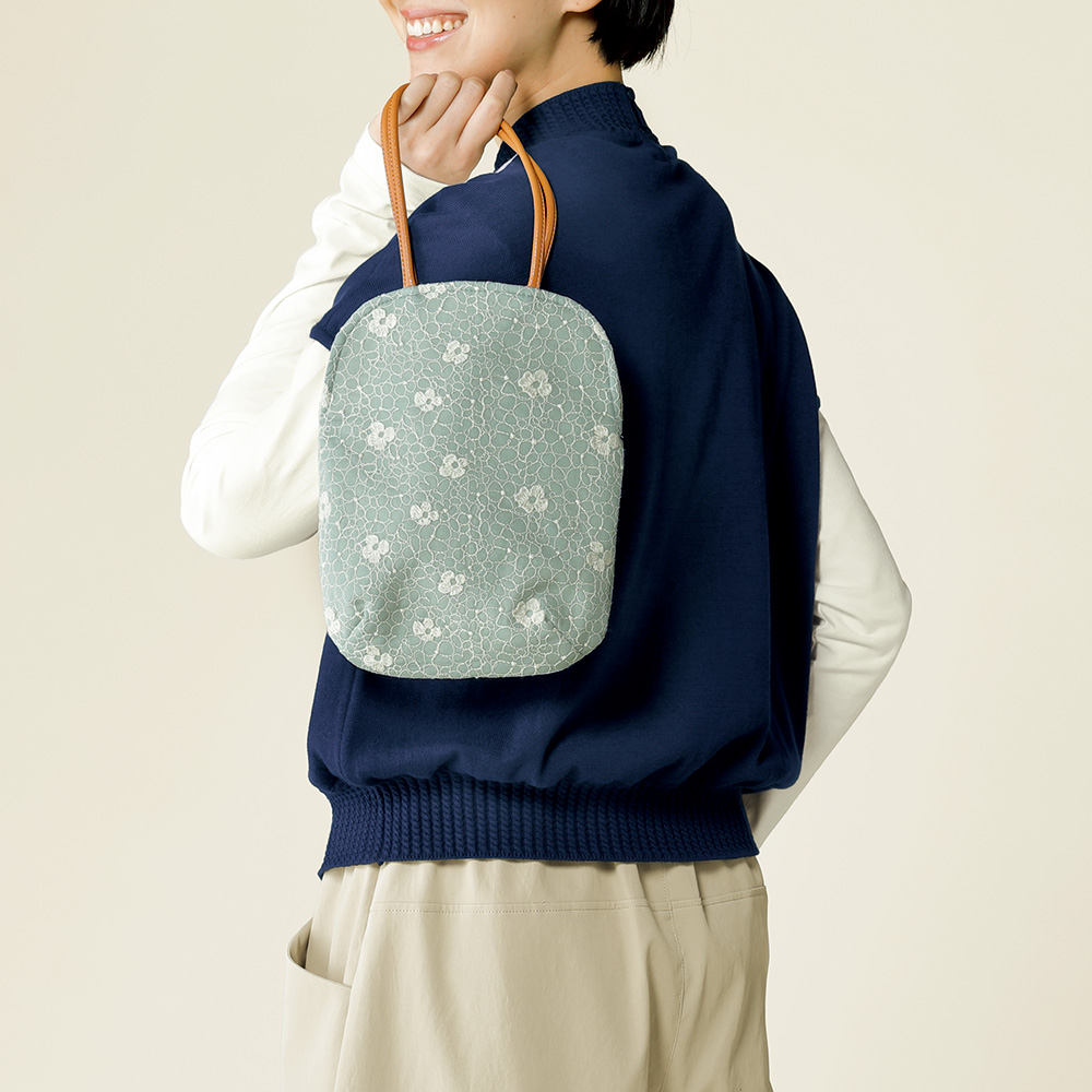 ポピー刺しゅうベスト