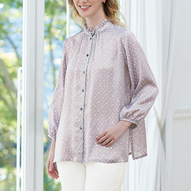 サテン楊柳プリントブラウス