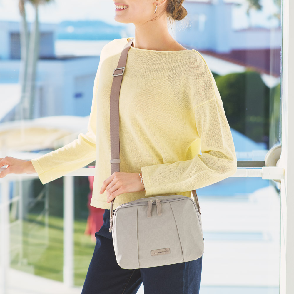 撥水軽量ショルダーバッグ/当社限定