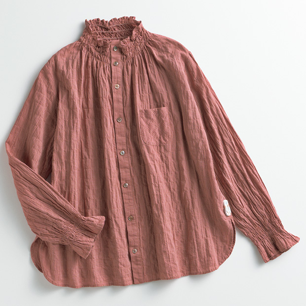 シャーリング使いブラウス