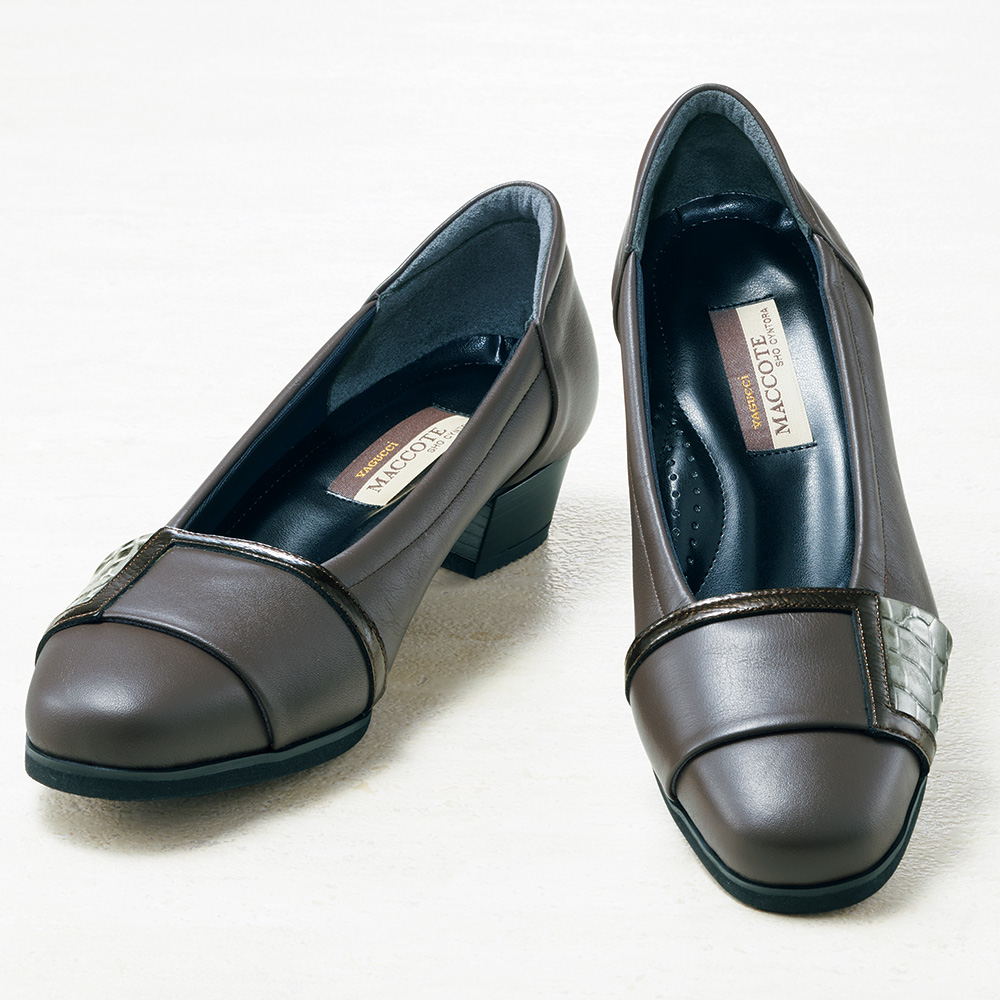 デザインベルトパンプス