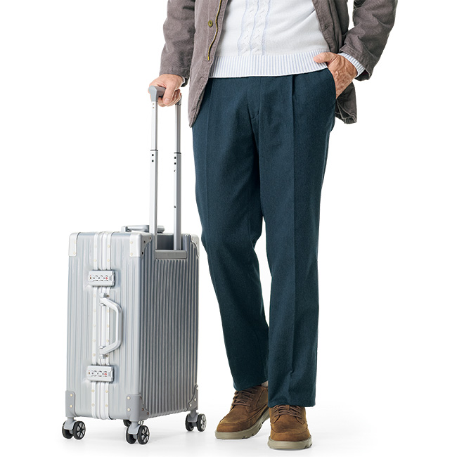 コットン混ドビーストレッチ・トラベルスラックス