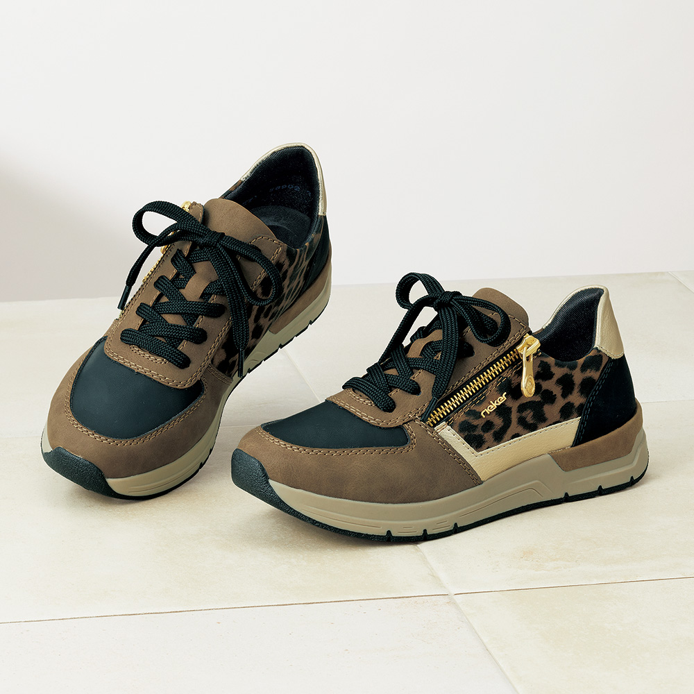 デザインスニーカー