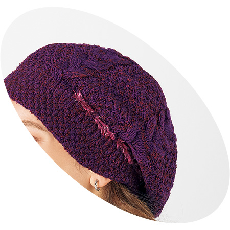 つば付きニット帽子