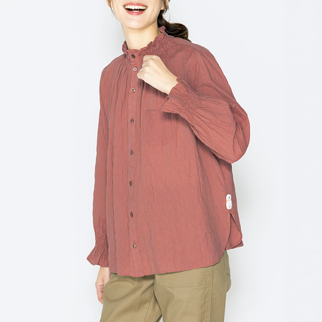 シャーリング使いブラウス