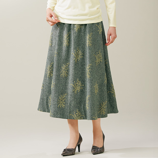 刺しゅうのウール混スカート