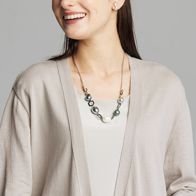 パール調ガラスパーツのコンビネックレス