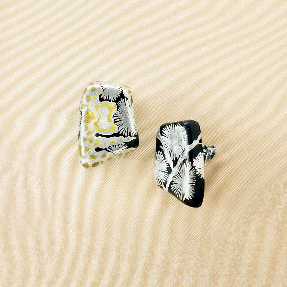 黒絵金銀襴手イヤリング