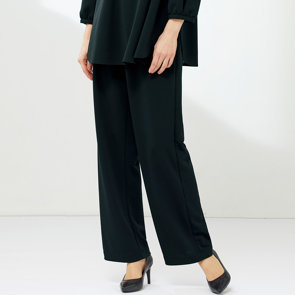 機能付きストレートパンツ