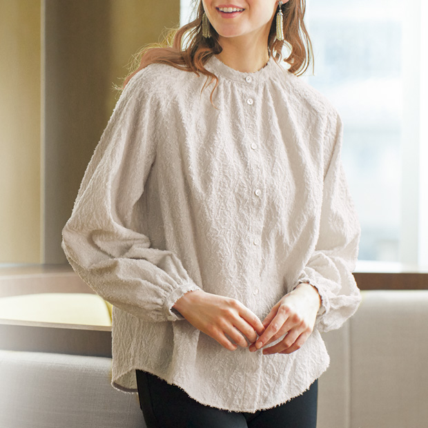 フェザー調カットジャカードブラウス