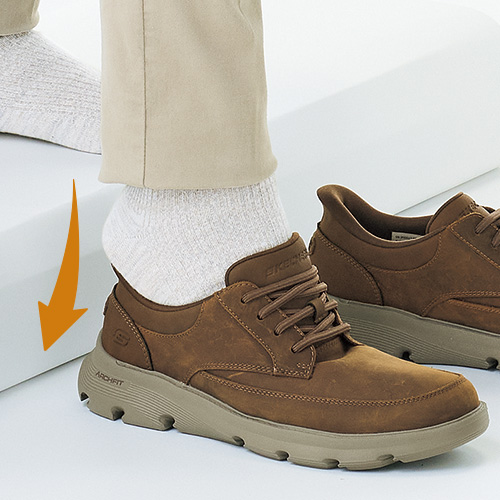 スリップインズ・歩きやすいレザースニーカー