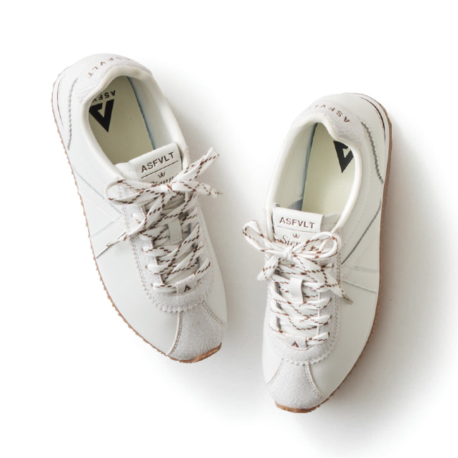 軽量ソフトレザースニーカー