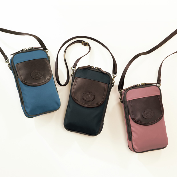 跳ね上げフラップの楽々スマホポーチ