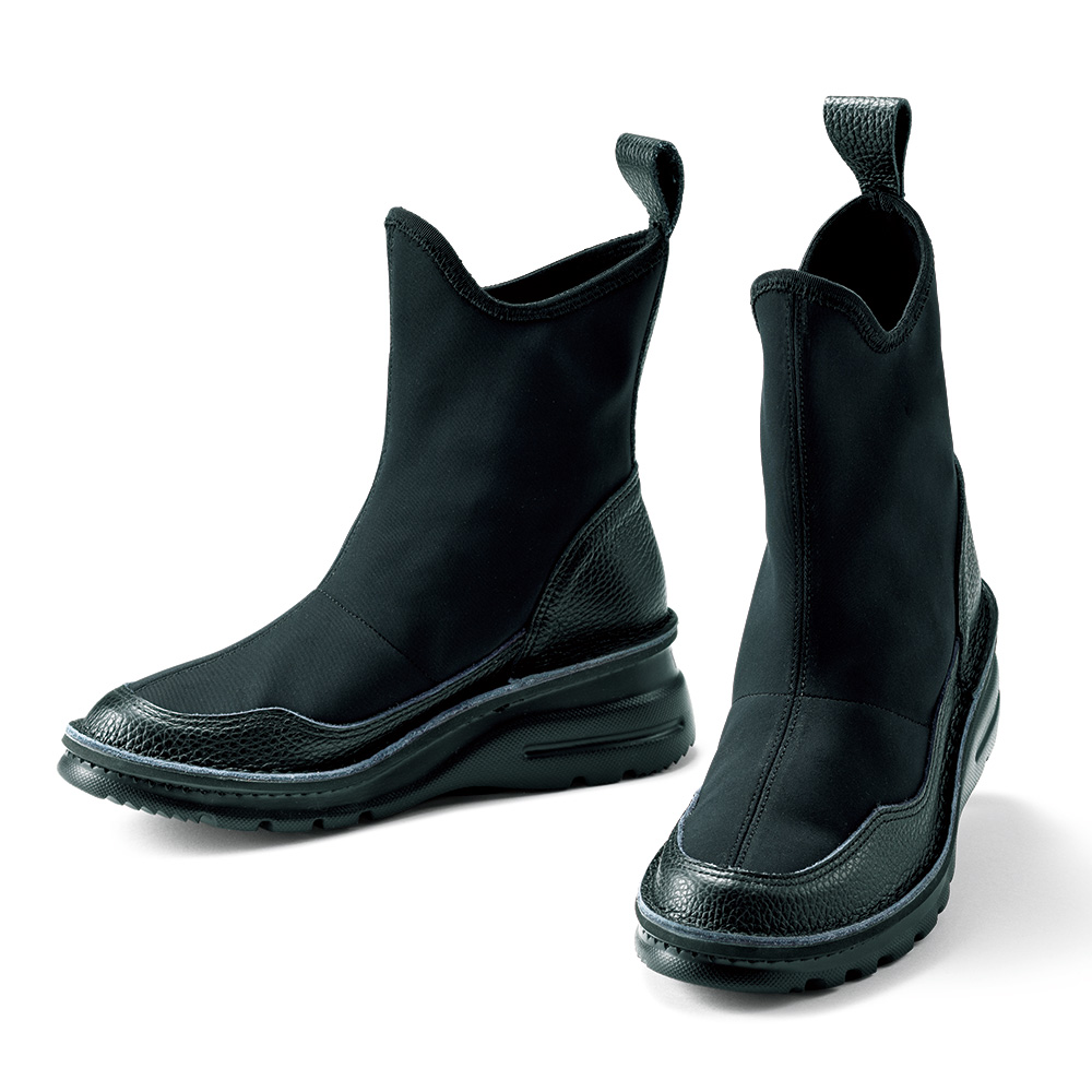 ストレッチ素材を使った軽量ブーツ