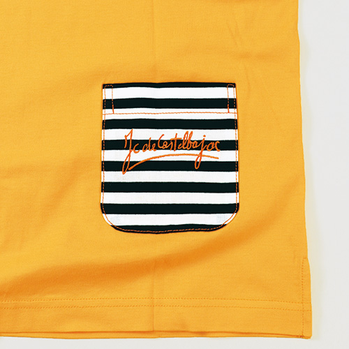 異素材使いのアートプリントTシャツ