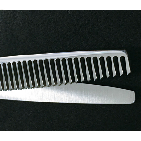 燕三条の髪はさみ／すき鋏