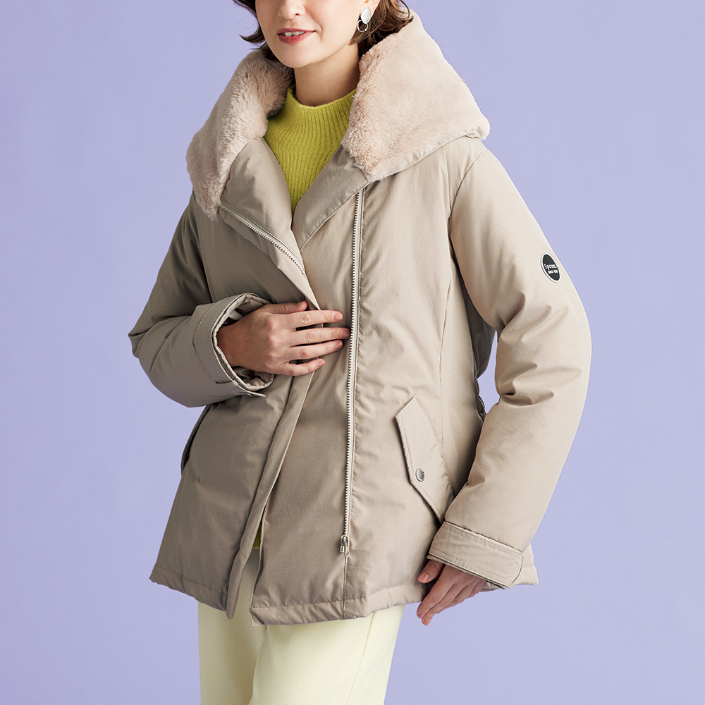 フェイクファー使いダウンジャケット