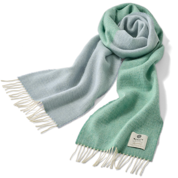 バイカラーのウールマフラー