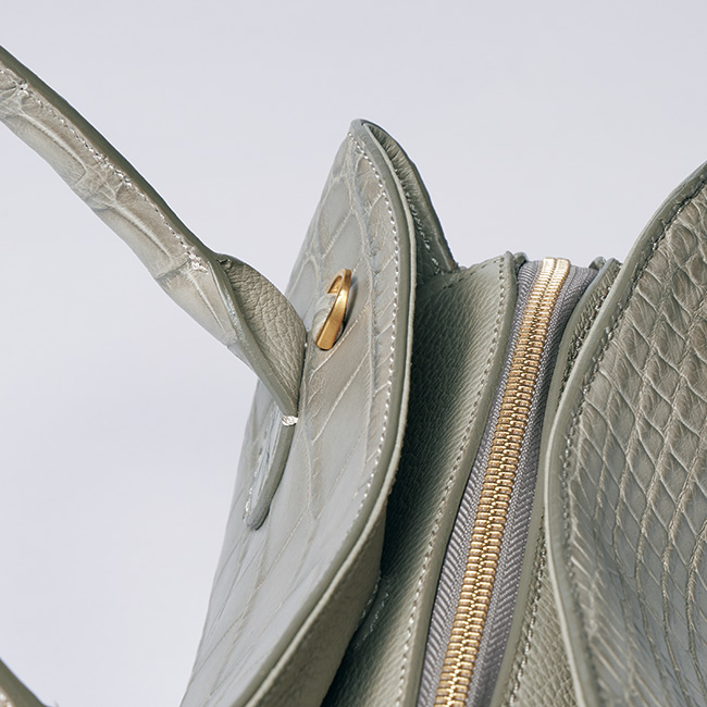 本ワニ革ハンドバッグ