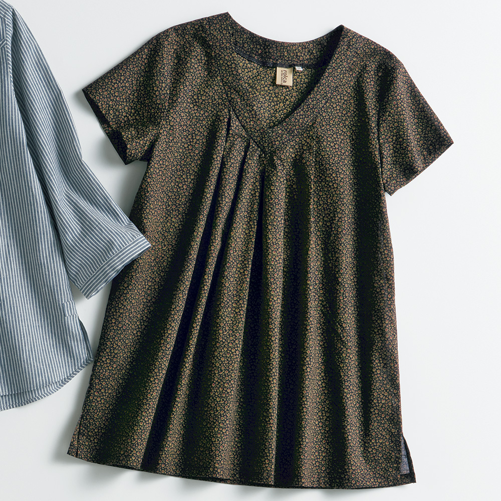 コットンボイル小花柄Vネックプルオーバー／当社限定モデル