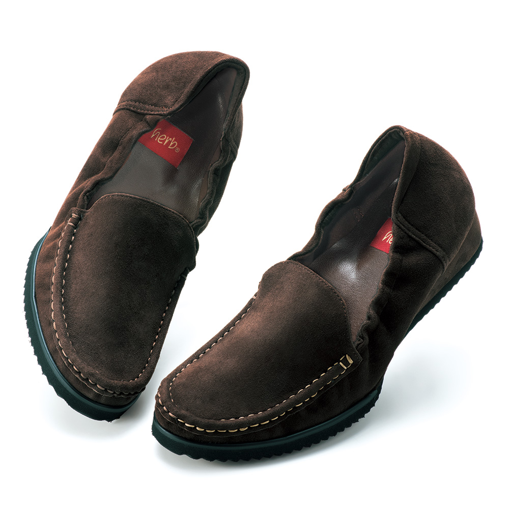 柔らかソールの4E軽量シューズ