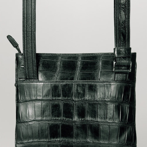 マットクロコダイルのショルダーバッグ