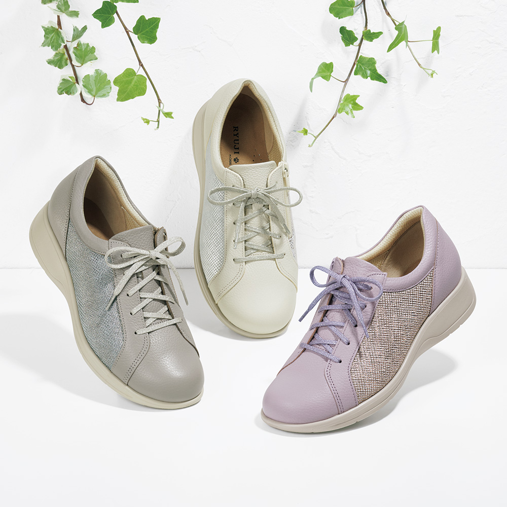 軽量ソールのきらきらスニーカー