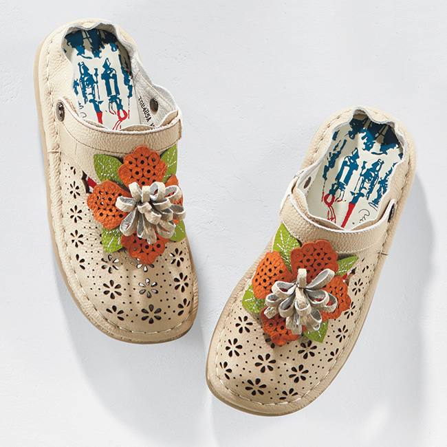 フラワー付きサンダル