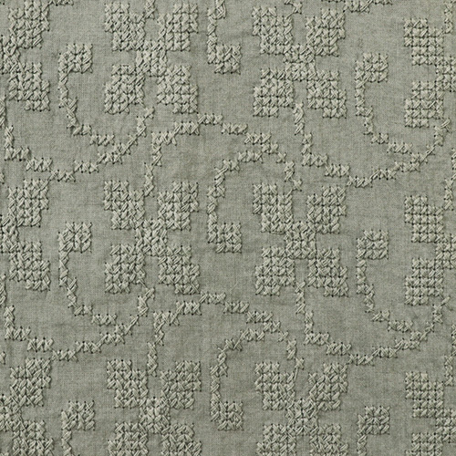 クロス刺しゅうブラウス／当社限定モデル